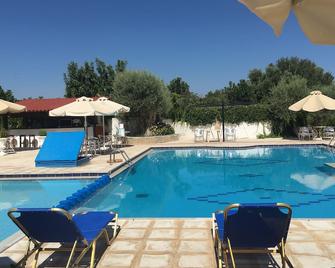 أوسيز جيستهاوس - خانيا - حوض السباحة