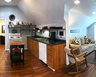 Cozy and Spacious New Apartment in a Historic Home in the Heart of Newberg - 紐伯格 - 廚房