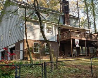 Auburn Gameday Retreat - Opelika - Building
