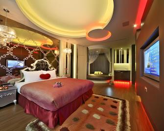 Moon-inn Boutique Motel - Tianzhong Township - Bedroom