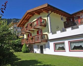 Hotel Vigo - Vigo di Fassa - Byggnad