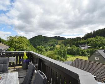 Holiday home in Deifeld with balcony - Medebach - Balkon