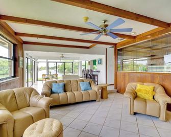 Cocoa Beach House on Banana River Walk to Ocean! - Cocoa Beach - Salon