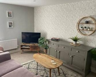 Ruston Chambers Free parking, Luxury 2 bedroom city center apartment - St. Ives - Living room