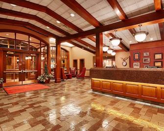Best Western Plus The Normandy Inn & Suites - Minneapolis - Front desk