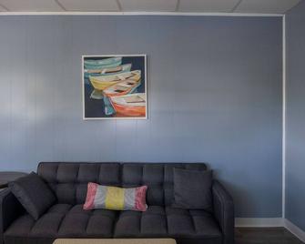 Pirates Cove Cottage Bhr 1/1 Waterfront - Okeechobee - Living room