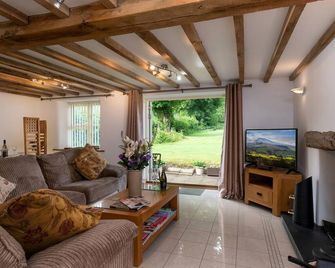 Finest Retreats - The Cottage - Luxury 1 Bed Cottage - Mold - Living room