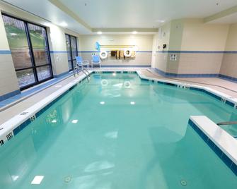Holiday Inn Express Hotel & Suites West Chester, An IHG Hotel - West Chester - Pool
