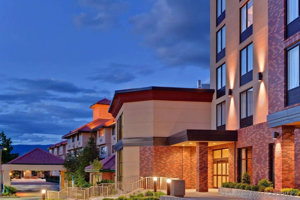 هوتل كيلوفنا آند كونفرانس سنتر