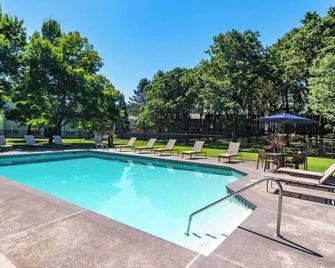 The Study; a Summer Retreat - Corvallis - Basen