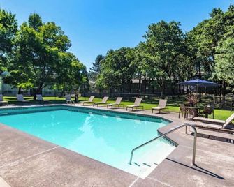 The Study, a Summer Retreat - Corvallis - Pool