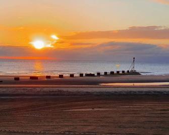 50 meters from miles of dog friendly beach - Mablethorpe - Spiaggia