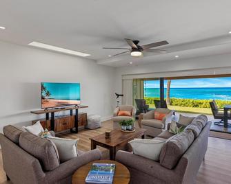 Puamana 150-2 Spectacular Oceanfront Location - Lahaina - Living room
