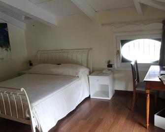Locanda Del Boscogrande - Agliano Terme - Schlafzimmer