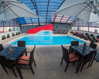 Hotel Riazor Aeropuerto - เม็กซิโกซิตี้ - สระว่ายน้ำ