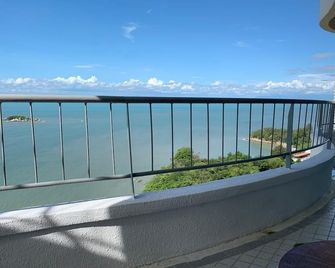 Luxury seafront resort home - Tanjung Bungah - Balcony