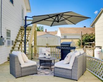Chincoteague Apartment with Deck Walk to Waterfront - Chincoteague - Balcony