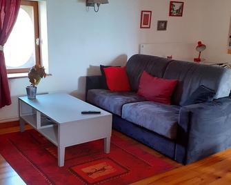 Gîte familial calme avec jardin, wifi et équipements bébé, animaux acceptés - FR-1-584-92 - Charmes - Sala de estar