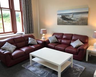 The Station Apartment - Kilmarnock - Living room
