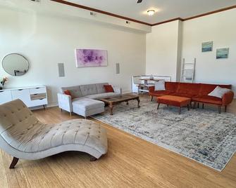 Huge apartment and rooftop patio. The best place in Fairfield to stay as a group - Fairfield