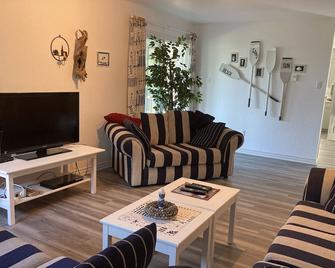 Private Oceanfront Fisherman’s Cottage - Bayfield - Living room