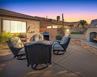 Lux Desert Oasis w saltwater pool near Coachella - Indio - Patio