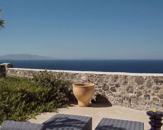 Neema Maison Finikia Santorini - Oia - Balcony