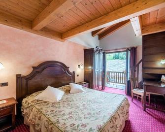 Hotel L' Aiglon - تشامبولوك - غرفة نوم