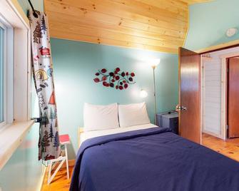 Lakefront Home on Togus Pond with 2 Decks, Great View & Shared Canoe/Firepit - Augusta - Bedroom