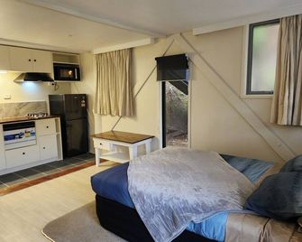 Thames River Valley Studio Retreat 3 - Thames - Bedroom