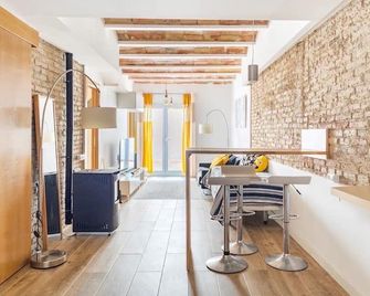 Apartamento Nuevo Espacioso Cómodo a 7 Minutos Caminando del Camp Nou - Hospitalet de Llobregat - Comedor