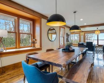 Lake Home, hot tub, sauna, boat rental, private chef - Forest Lake - Dining room