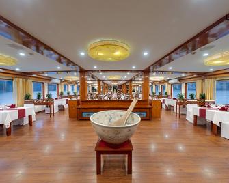 Huong Hai Sealife Cruise - Ha Long - Restaurant