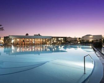 Hotel Floresta - Puerto del Carmen - Piscina