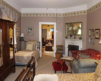 Ivy on Glenelg - Campbell Town