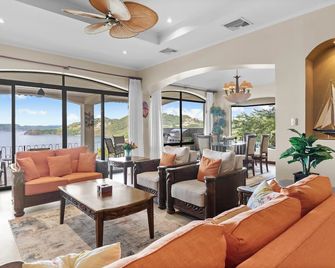 Gated Complex w/Pool - Oceanview Terrace w/BBQ - Playa Hermosa - Sala de estar