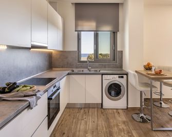 Sun City Luxury Apartments - Asgourou - Küche