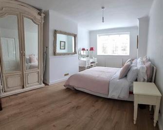 Yew Tree House - Woodstock