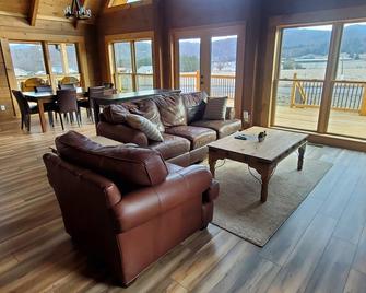 3bd/2.5ba Tennessee Mountain Trout Lodge By Watauga Lake & River - Elizabethton - Sala de estar