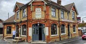 The Six Bells - Rochester - Building