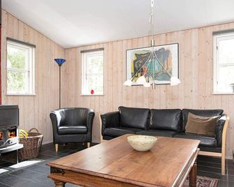10 person holiday home in Ebeltoft-By Traum - Ebeltoft - Вітальня