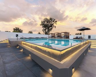 Kalisti Hotel & Suites - Thera - Pool
