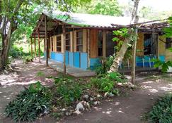 Ecohotel Arte y Aventura - Isla Grande del Rosario - Gebouw