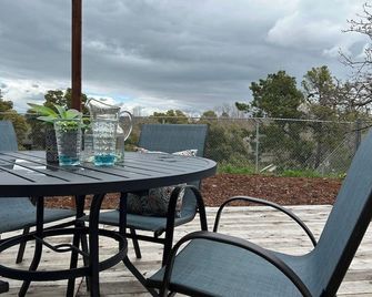 Luxostays | Spacious Getaway Near Six Flags & Napa Valley - Vallejo - Balcony