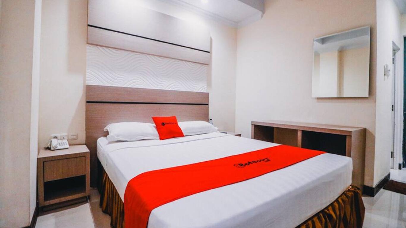 RedDoorz Plus near Makassar Town Square