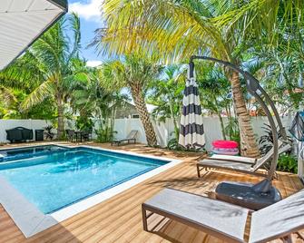 Captain's Quarters By Ami Locals - Bradenton Beach - Pool