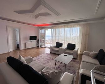 huzur günübirlik ev - Sinop - Wohnzimmer
