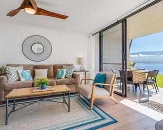 Lauloa 105 · Loa 105 2bd Oceanfront Getaway W Ac Pool - Maalaea - Living room