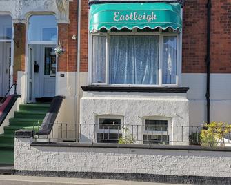 ذا ايستلي - سكغنيس - مبنى