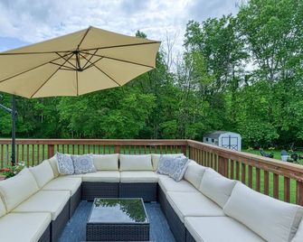 Lakeside Retreat with Private Dock w/ Kayaks and Paddle-boards! Boat Slip too! - Orange - Balcón